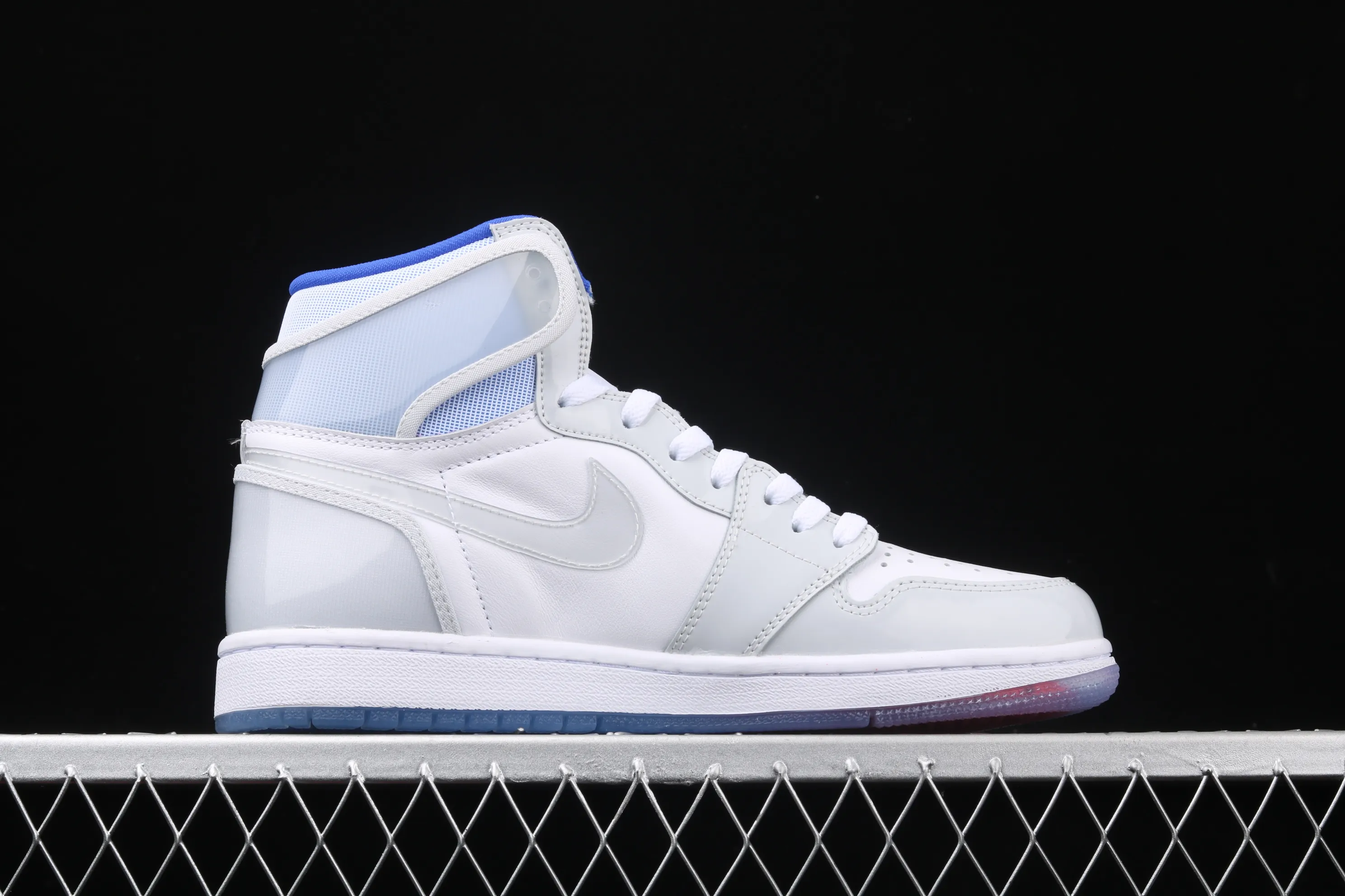 All categories Air Jordan Jordan series basketball shoes Air Jordan 1 High pure original version Air Jordan 1 High Zoom R2T AJ1 Joe 1 white gray blue patent leather gradient crystal bottom CK6637-104